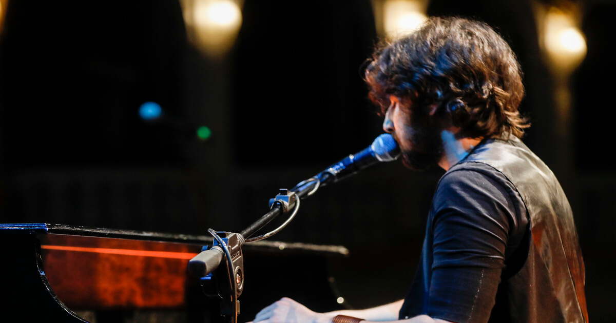 Salba, il cantante di strada che emoziona Milano