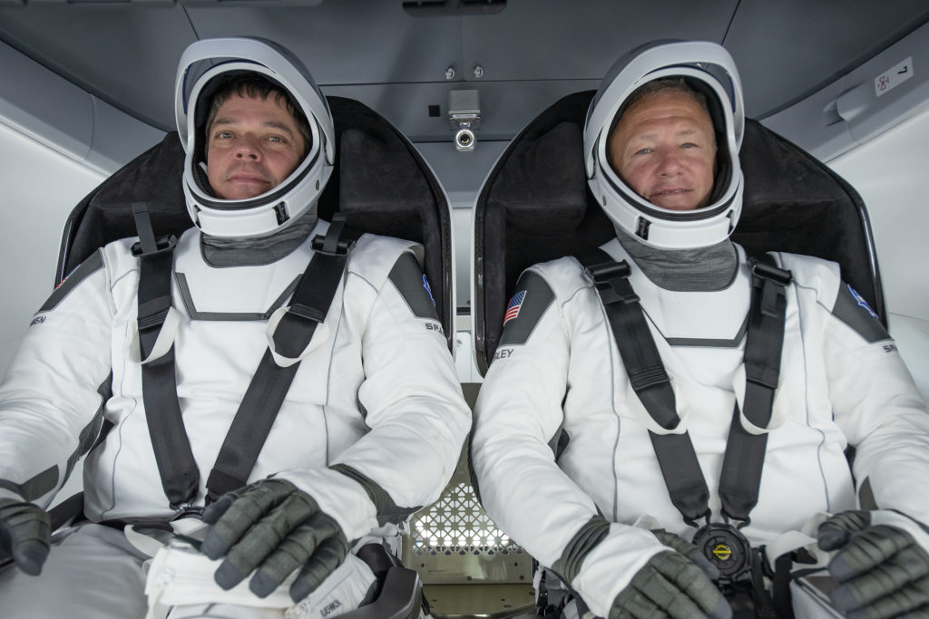 Robert Behnken e Doug Hurley a bordo della Demo-2 Crew Dragon