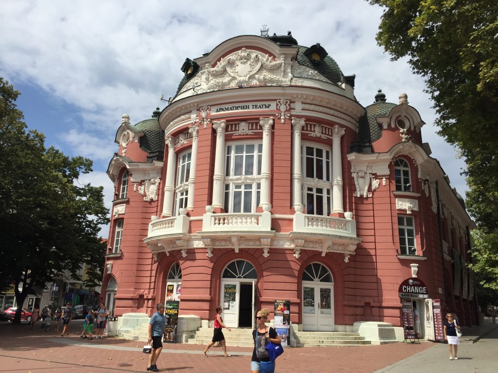 Un'estate in Bulgaria tra arte e cultura: il Teatro dell'Opera di Varna