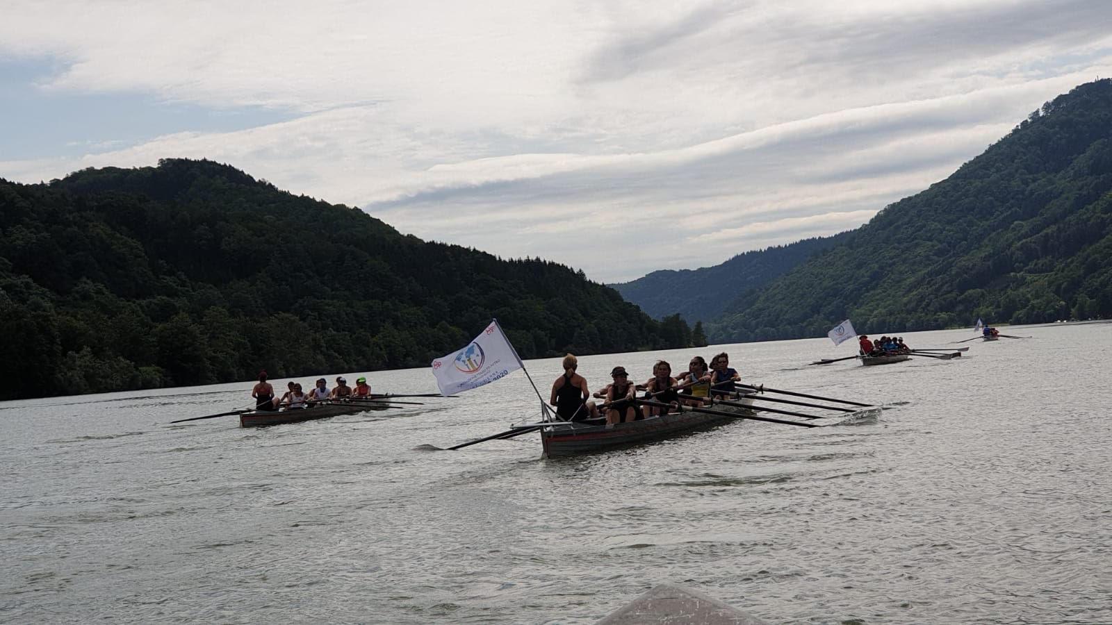 La sfida a remi sul bel Danubio blu…