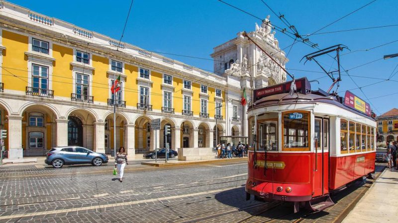Visitare Lisbona nel solco di Tabucchi e Pessoa